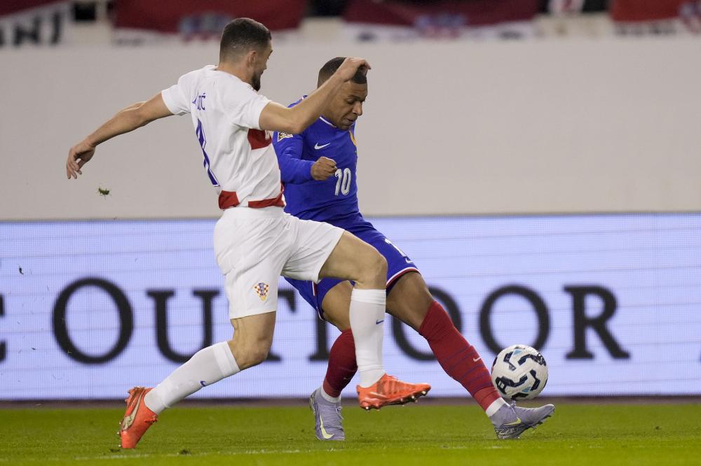 英超豪门又掉链子：3场不胜狂丢7分，争冠形势迅速恶化